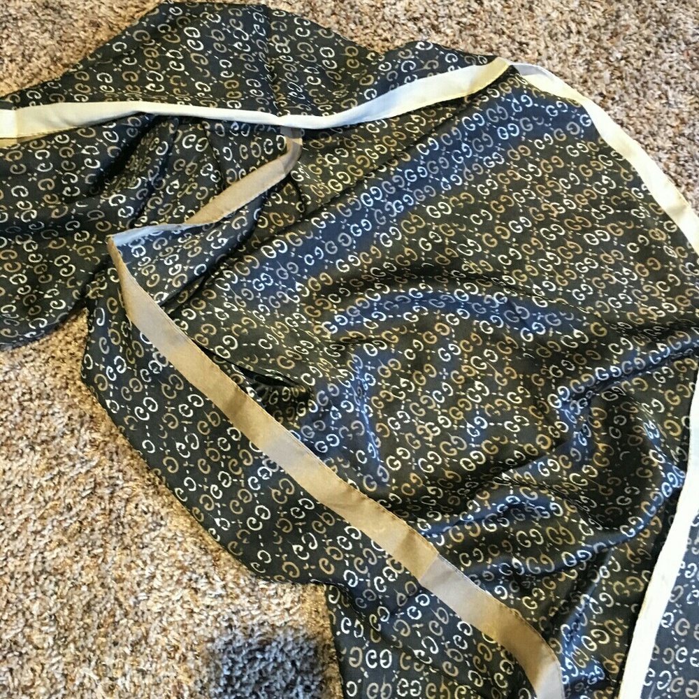 100% real Gucci GG print allover 100%silk scarf - Picture 3 of 6